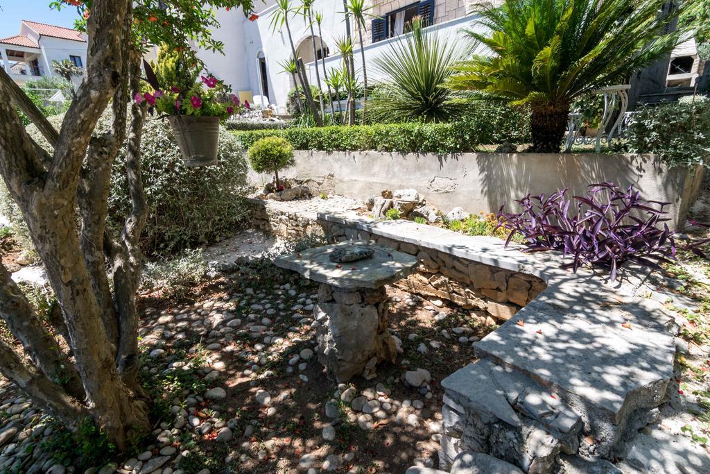 Apartment Dunja Supetar Exterior photo